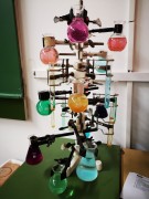 Különleges karácsonyfa a kémia teremben